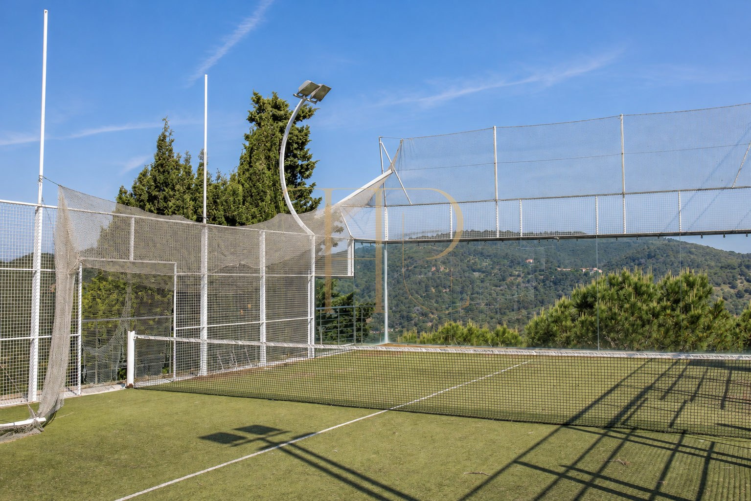 Complejo deportivo con restaurante en Esplugues