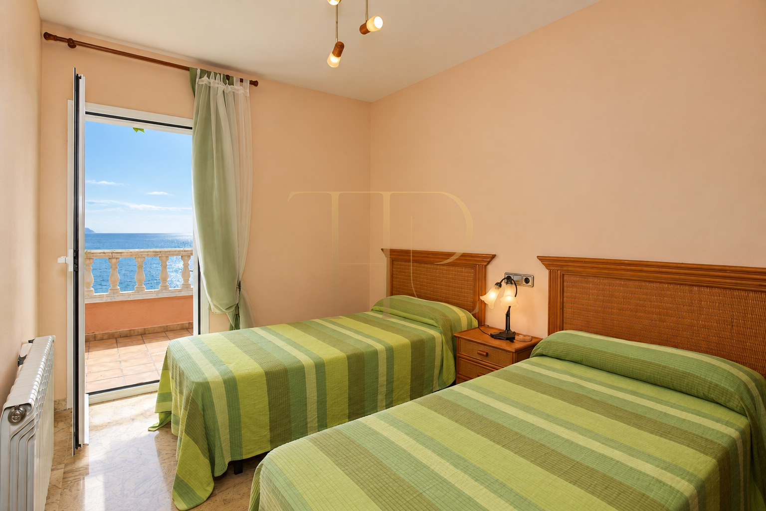 Villa en primera línea de mar en Cala Montgoda, Lloret de Mar
