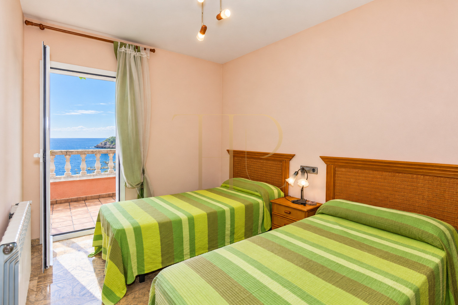 Villa en primera línea de mar en Cala Montgoda, Lloret de Mar