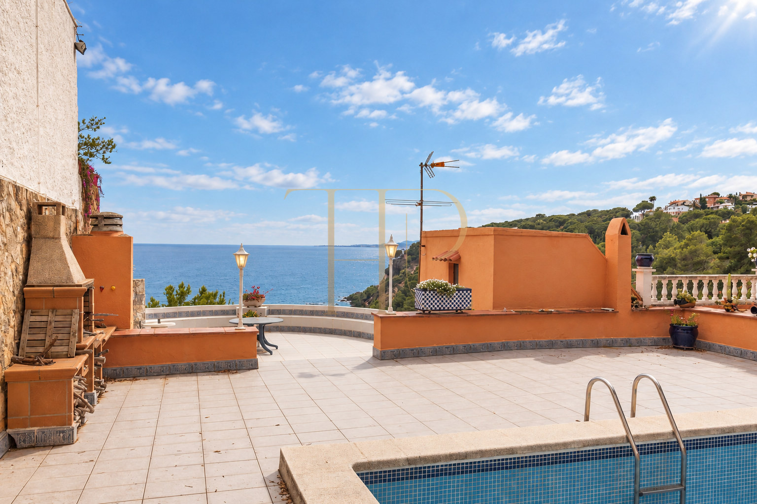 Villa en primera línea de mar en Cala Montgoda, Lloret de Mar