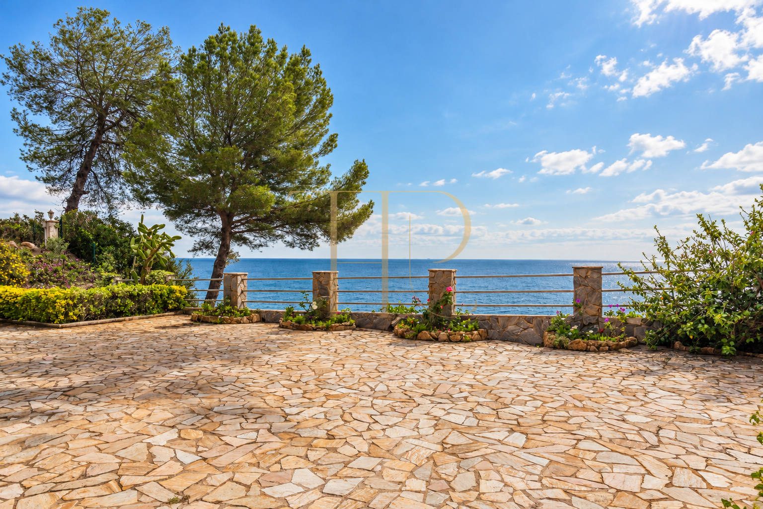 Villa en primera línea de mar en Cala Montgoda, Lloret de Mar