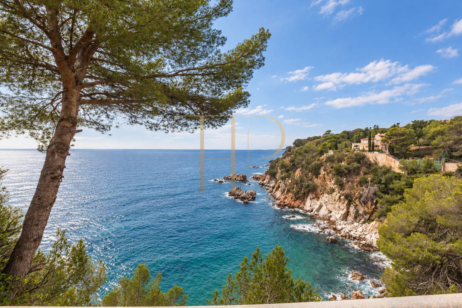 Villa en primera línea de mar en Cala Montgoda, Lloret de Mar