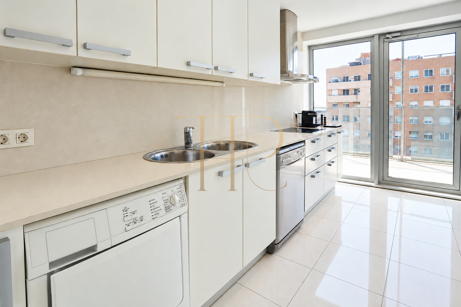 Ático alquilado con terraza de 90 m² y vistas al mar en Diagonal Mar