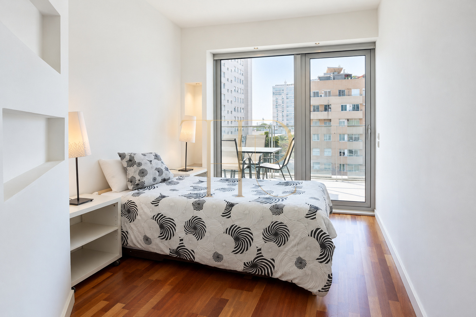 Ático alquilado con terraza de 90 m² y vistas al mar en Diagonal Mar