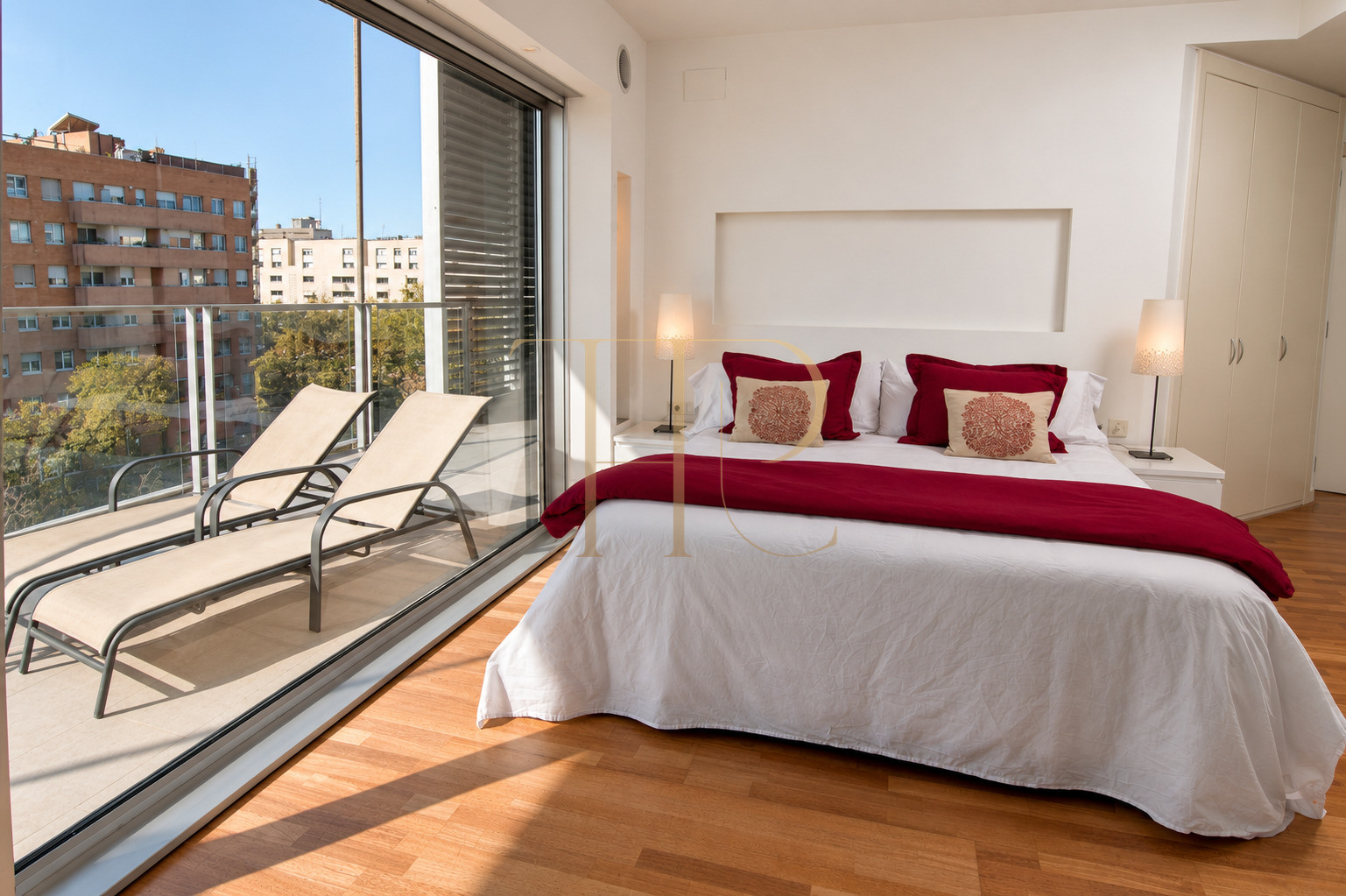 Ático alquilado con terraza de 90 m² y vistas al mar en Diagonal Mar