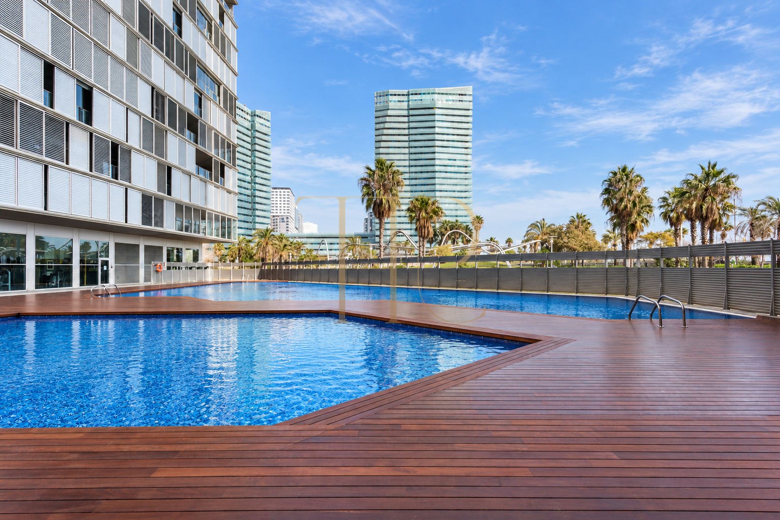 Ático alquilado con terraza de 90 m² y vistas al mar en Diagonal Mar