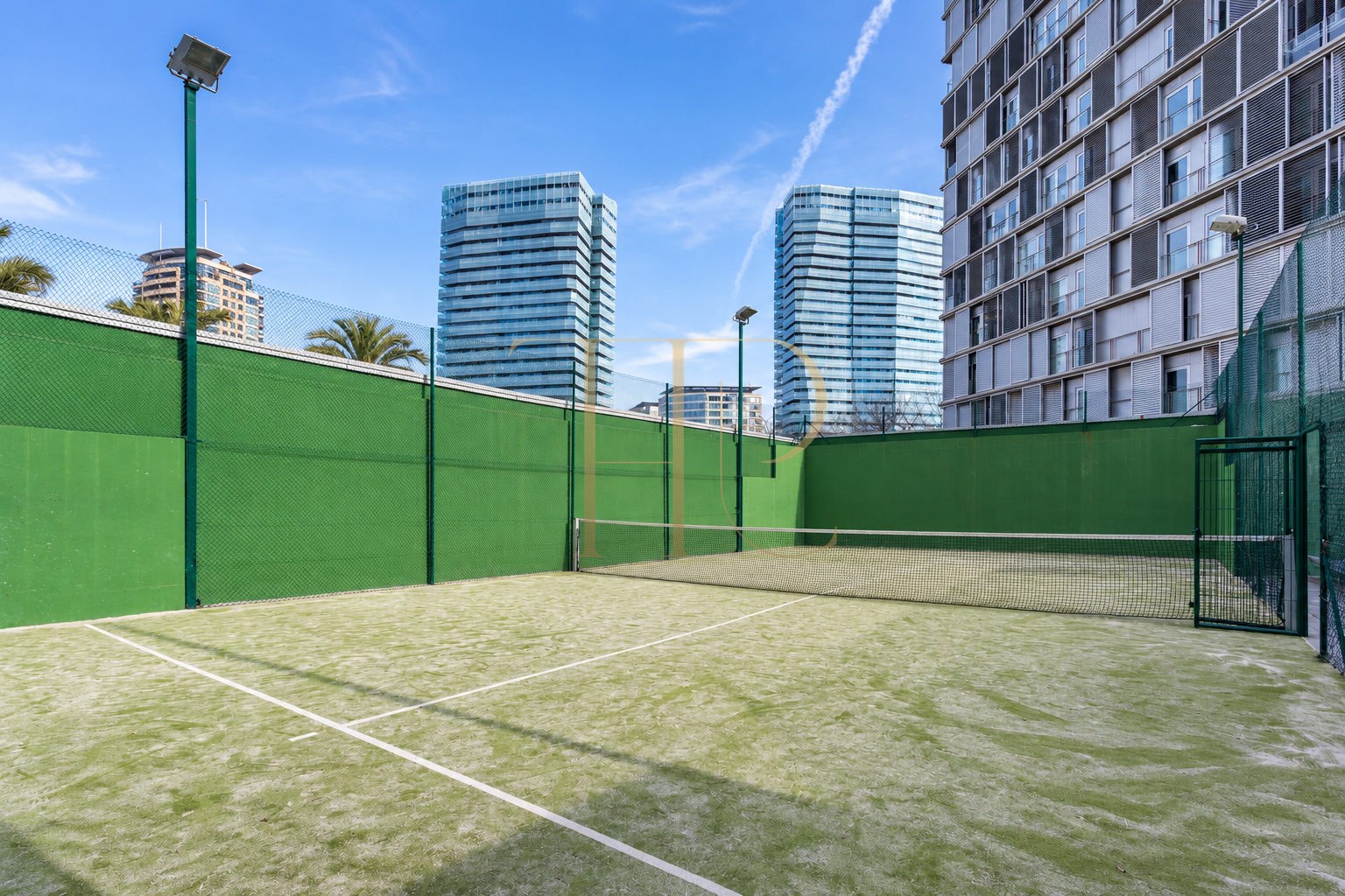 Ático alquilado con terraza de 90 m² y vistas al mar en Diagonal Mar