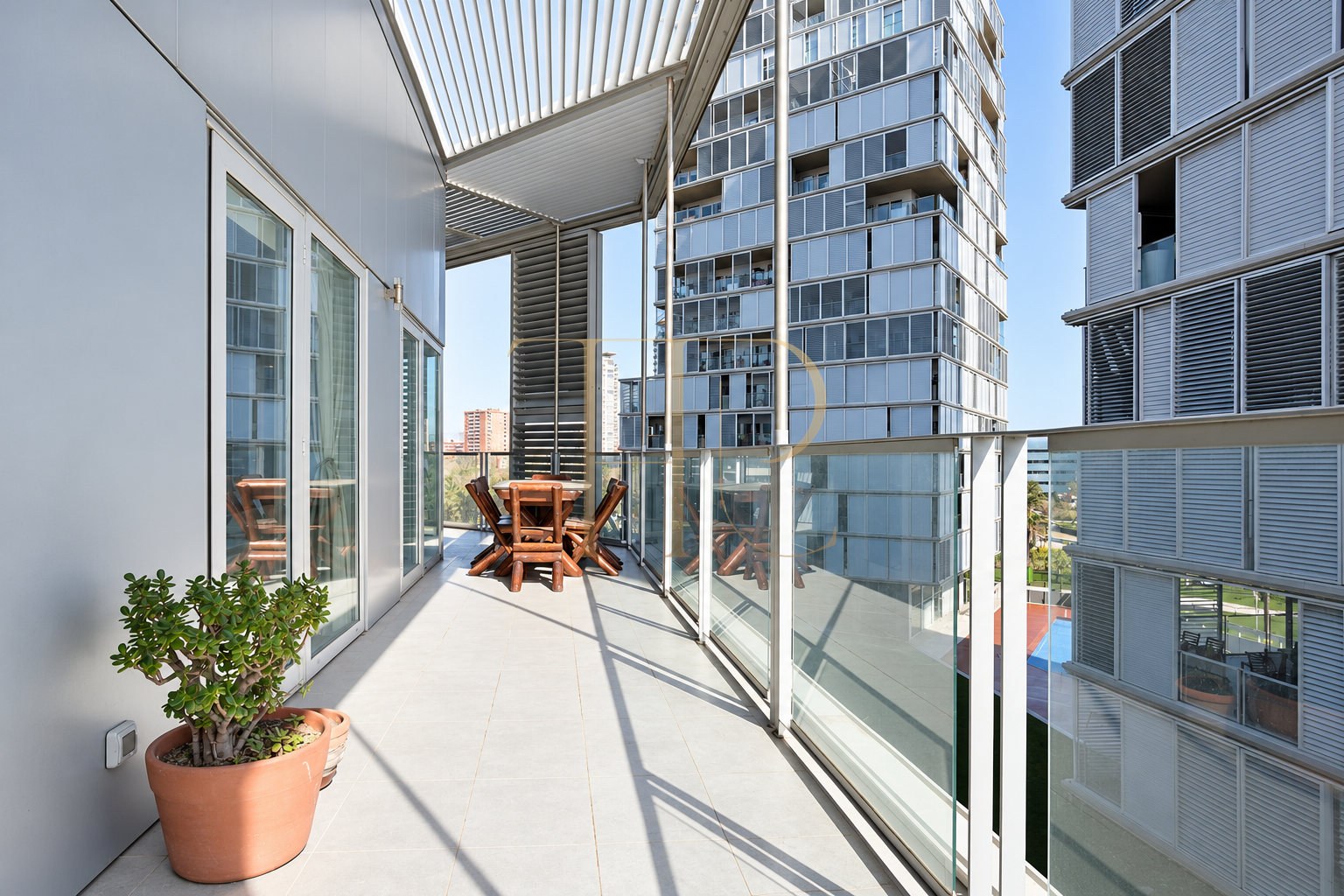 Ático alquilado con terraza de 90 m² y vistas al mar en Diagonal Mar