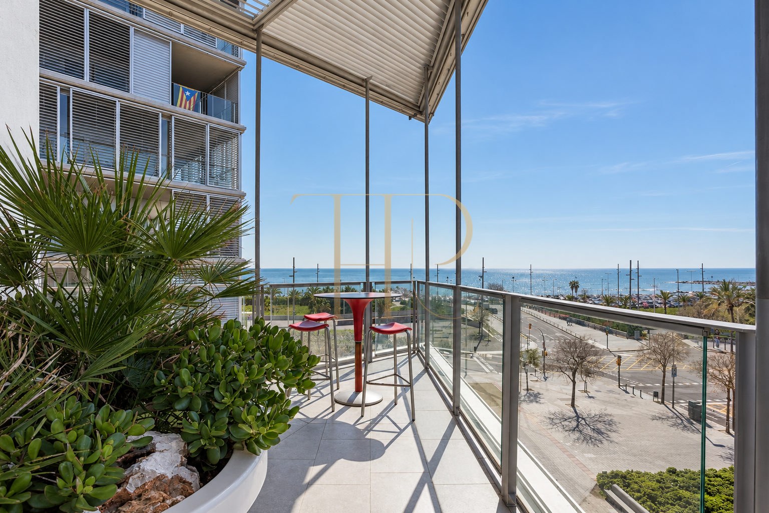Ático alquilado con terraza de 90 m² y vistas al mar en Diagonal Mar