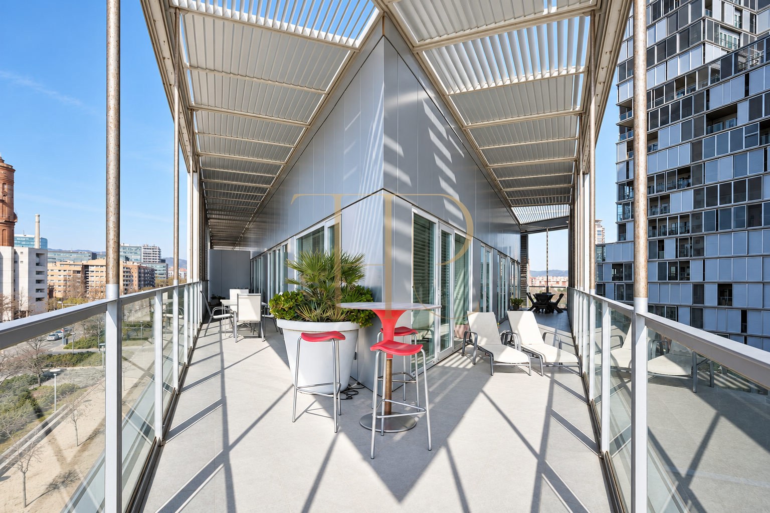 Ático alquilado con terraza de 90 m² y vistas al mar en Diagonal Mar
