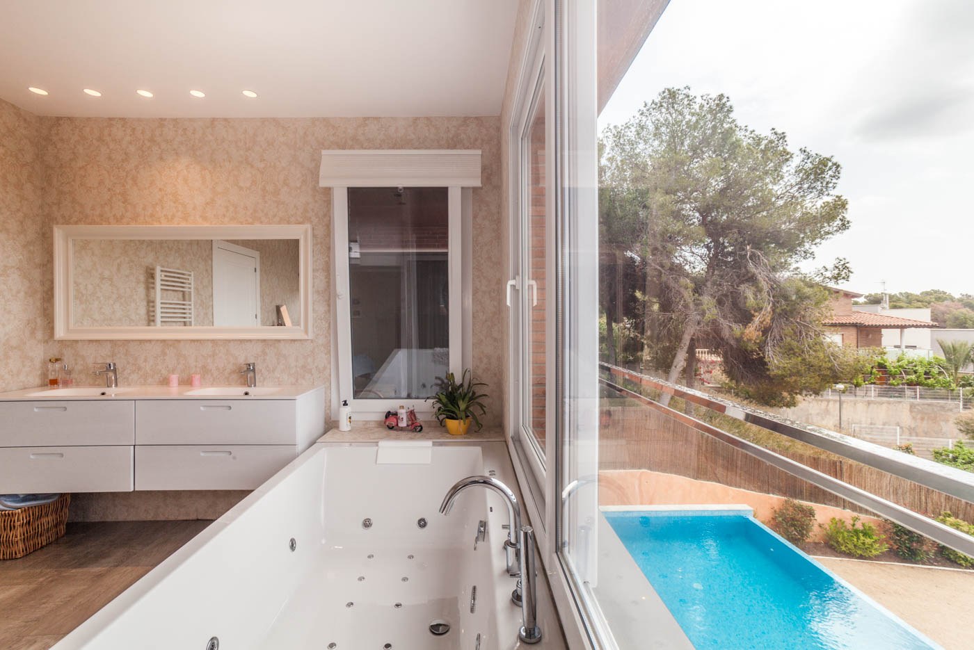 Excelente casa nueva con vistas al mar en Castelldefels