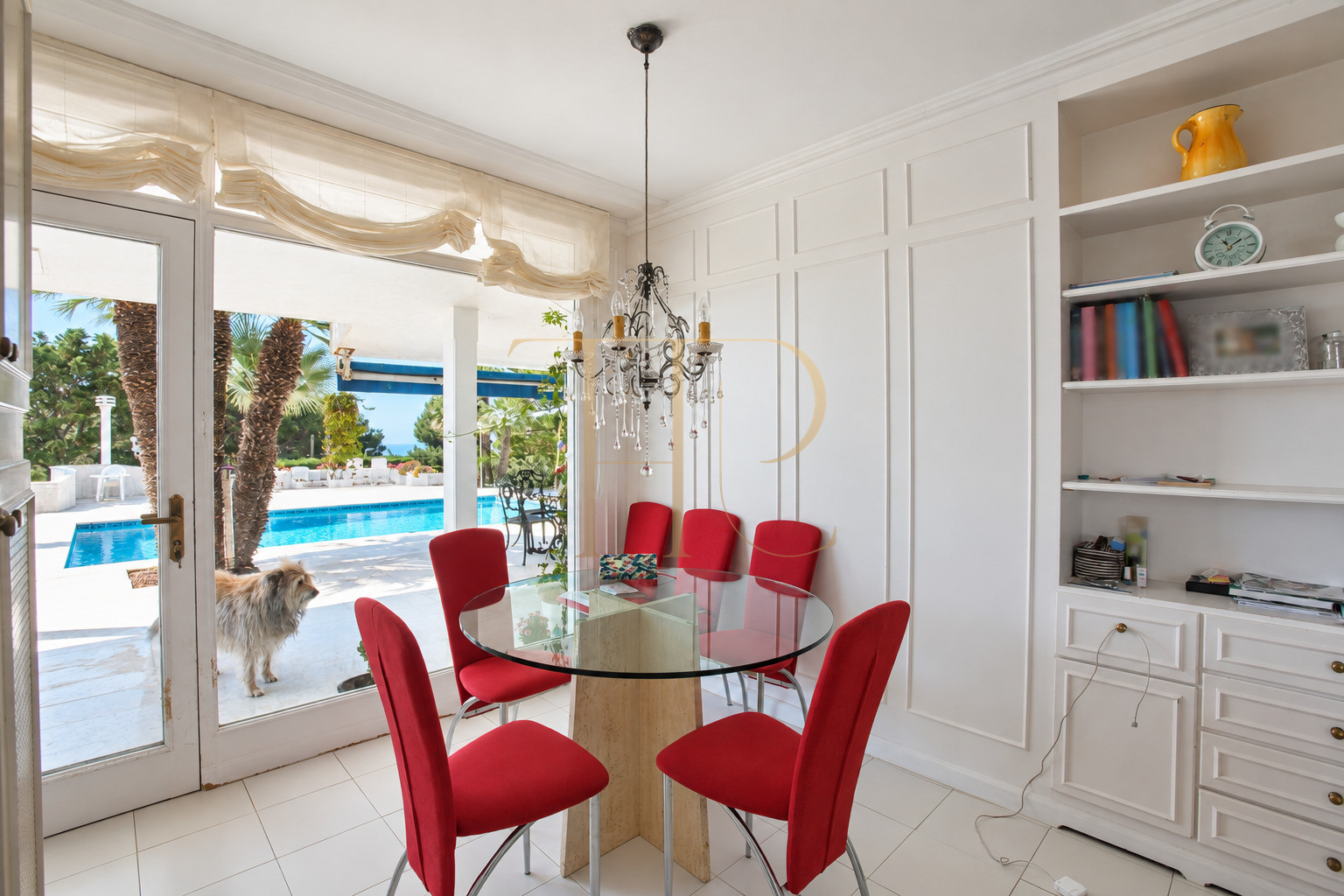 Villa con piscina y vistas al mar en Bellamar, Castelldefels