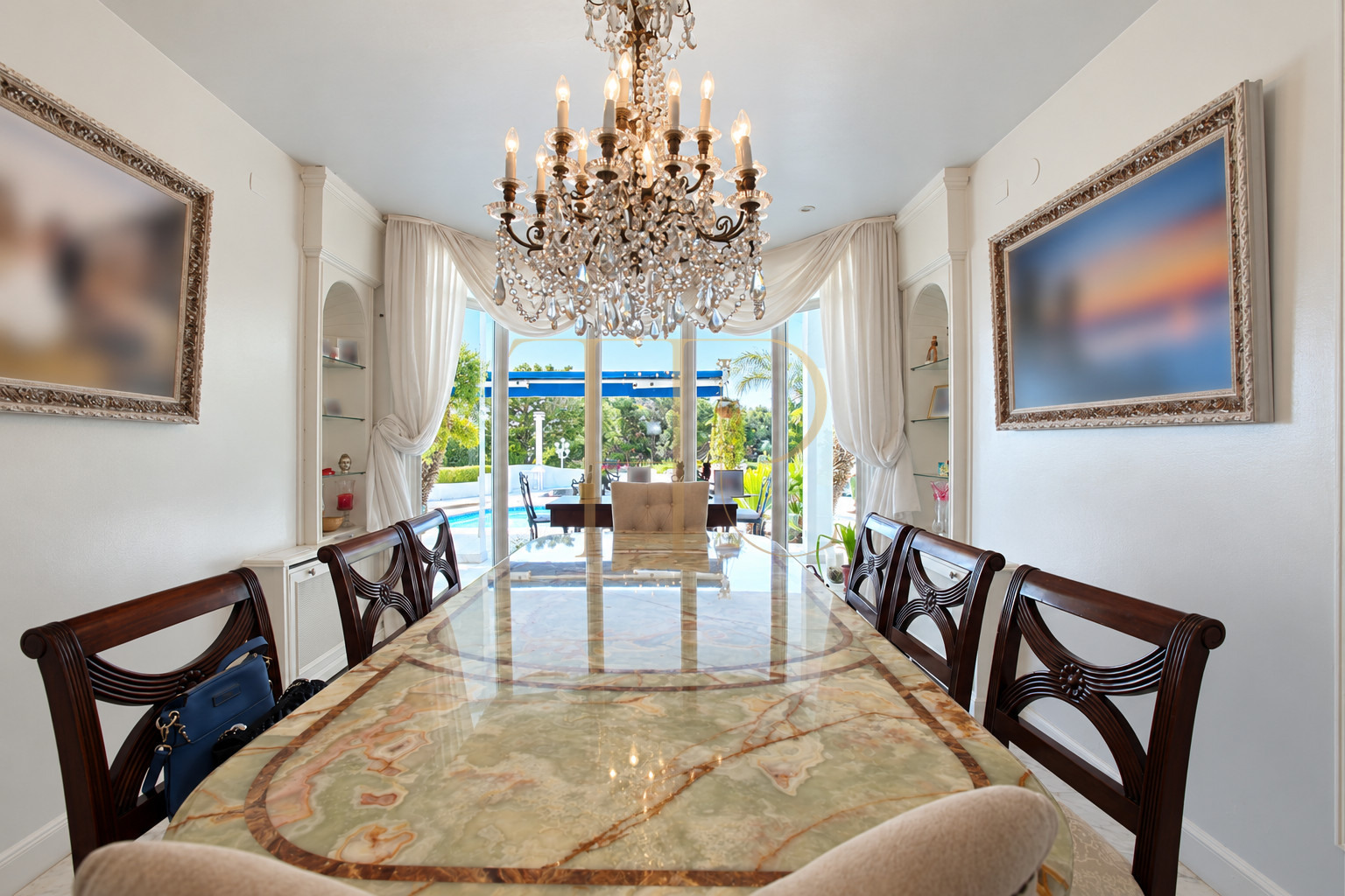 Villa con piscina y vistas al mar en Bellamar, Castelldefels