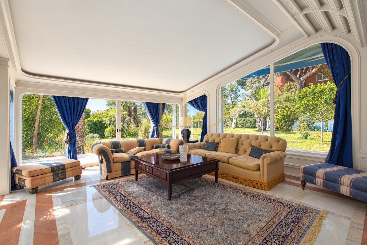 Villa con piscina y vistas al mar en Bellamar, Castelldefels