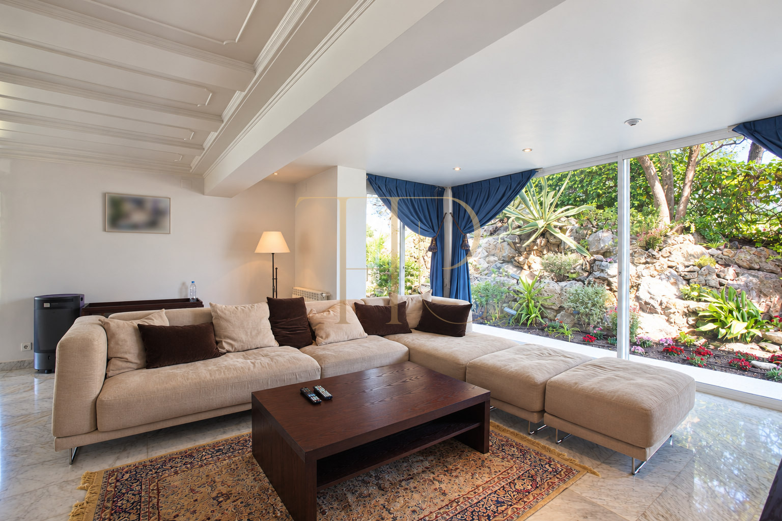 Villa con piscina y vistas al mar en Bellamar, Castelldefels