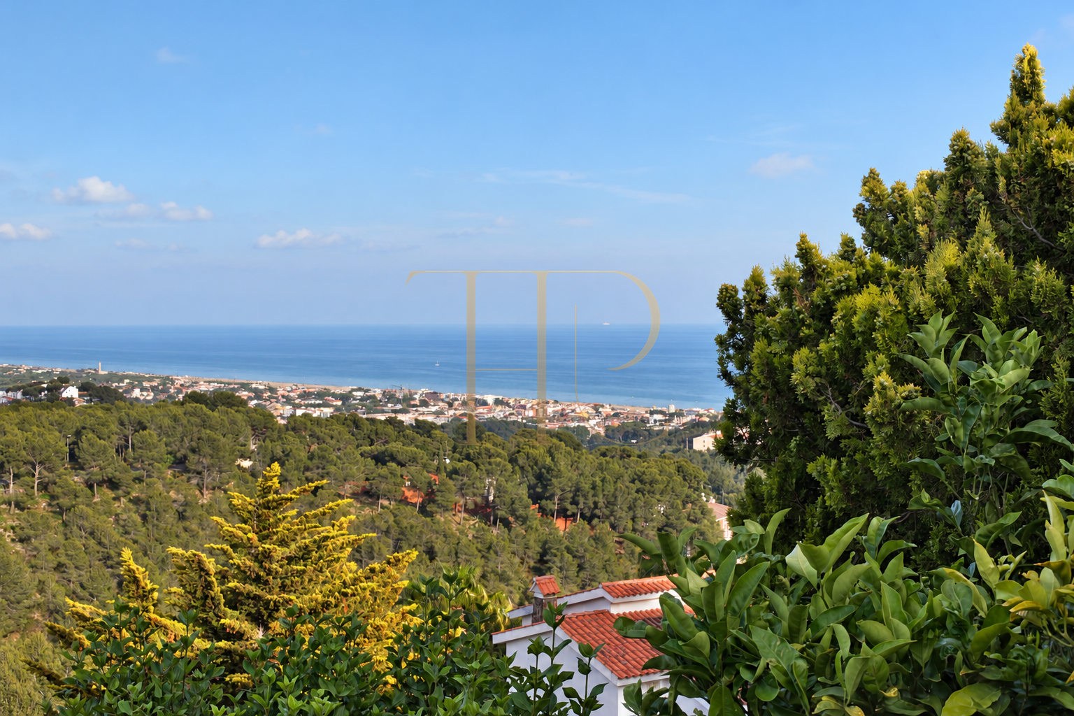 Villa con piscina y vistas al mar en Bellamar, Castelldefels