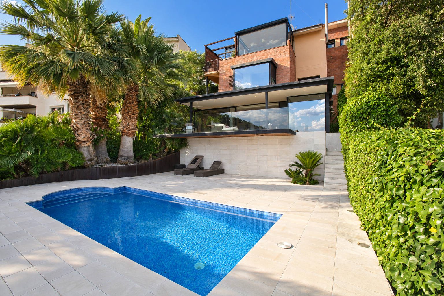 Casa pareada con vistas al mar en venta en Les Botigues de Sitges