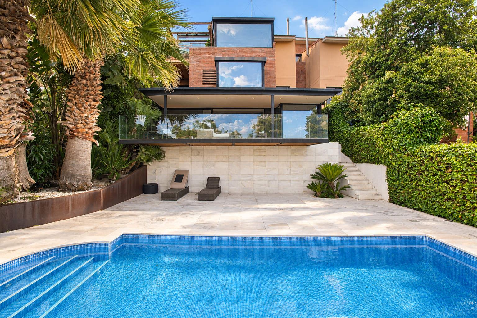 Casa pareada con vistas al mar en venta en Les Botigues de Sitges