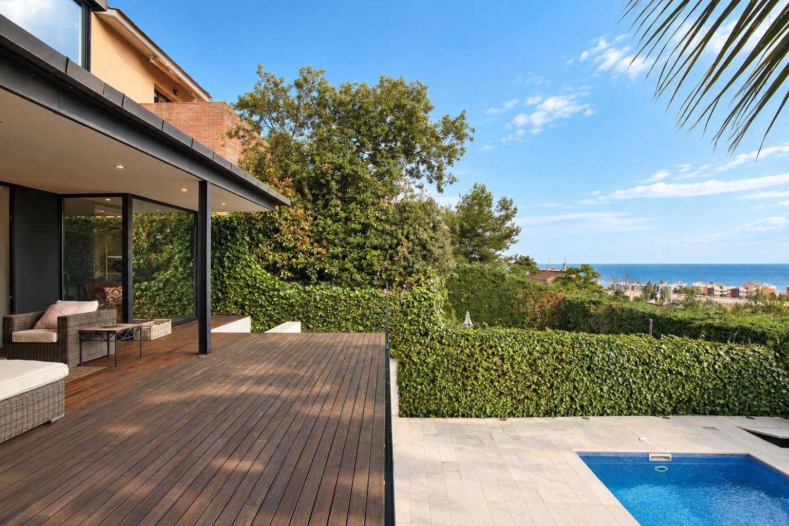 Casa pareada con vistas al mar en venta en Les Botigues de Sitges