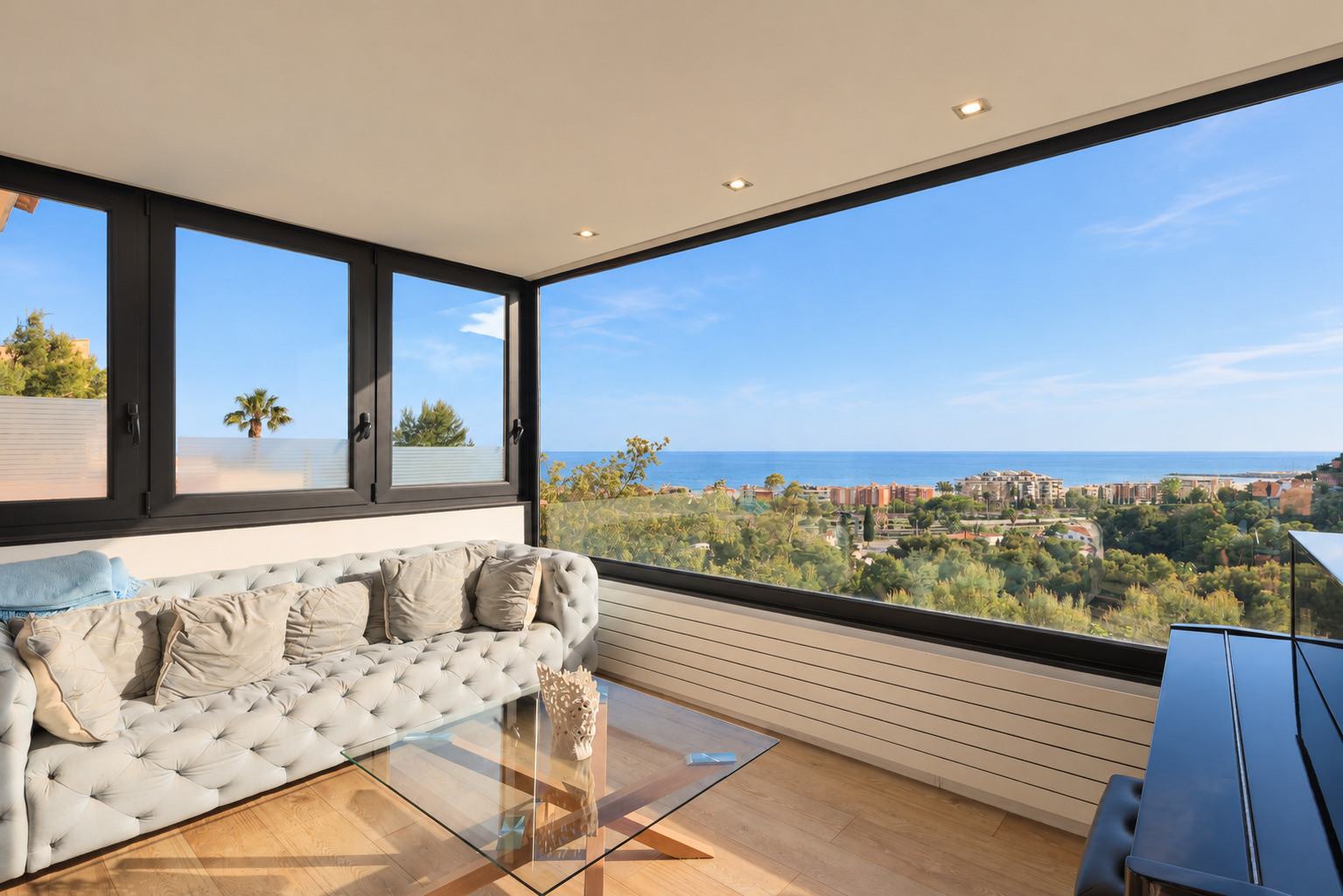 Casa pareada con vistas al mar en venta en Les Botigues de Sitges