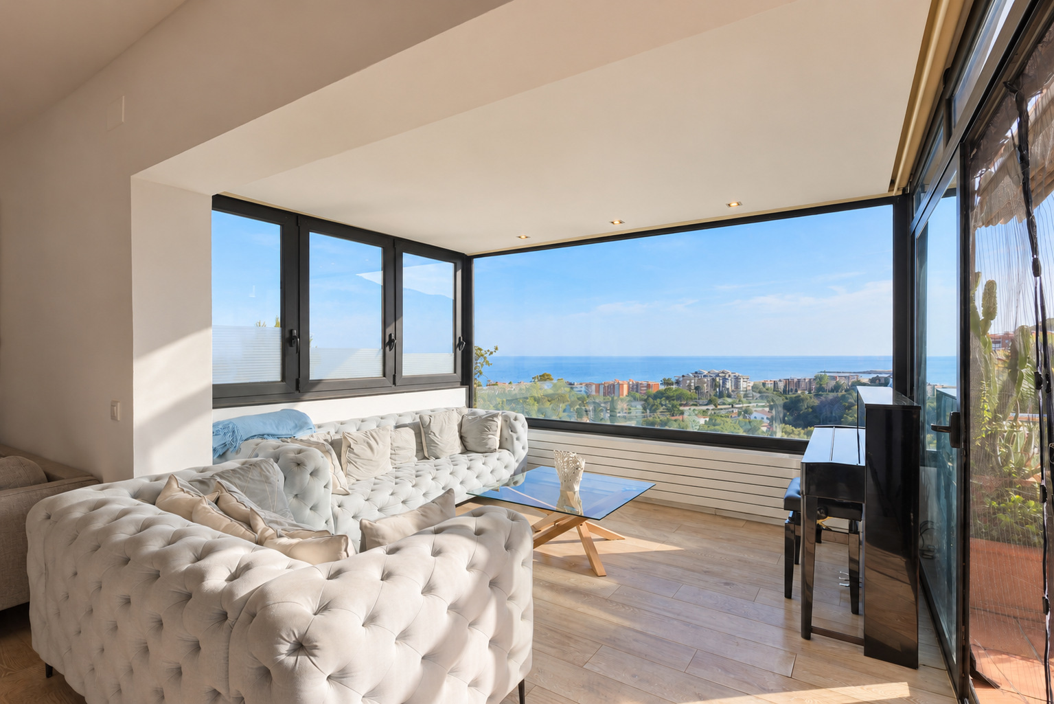 Casa pareada con vistas al mar en venta en Les Botigues de Sitges