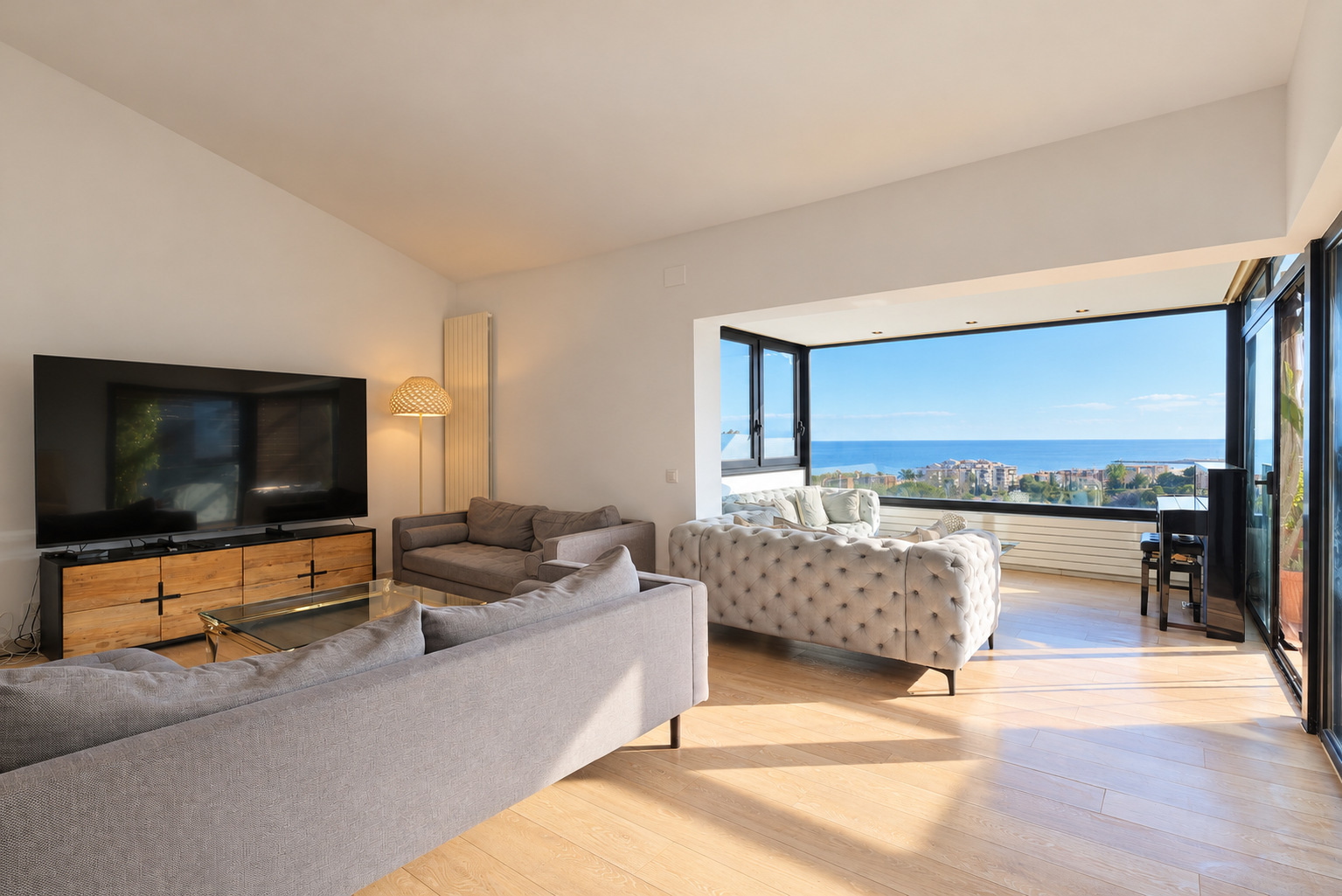 Casa pareada con vistas al mar en venta en Les Botigues de Sitges