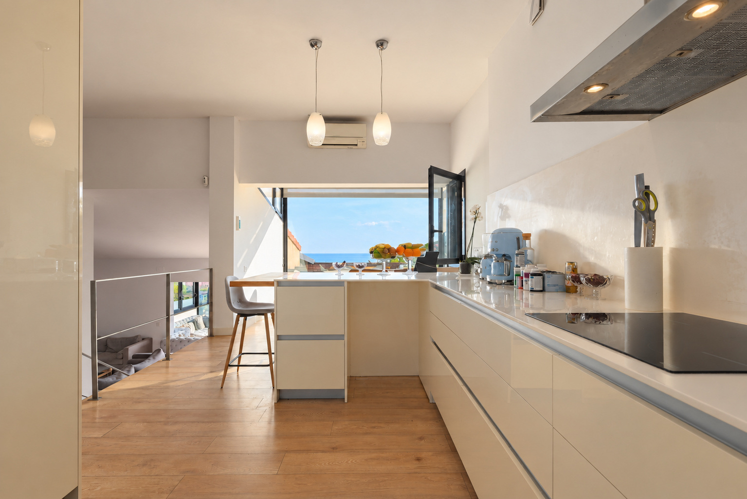 Casa pareada con vistas al mar en venta en Les Botigues de Sitges