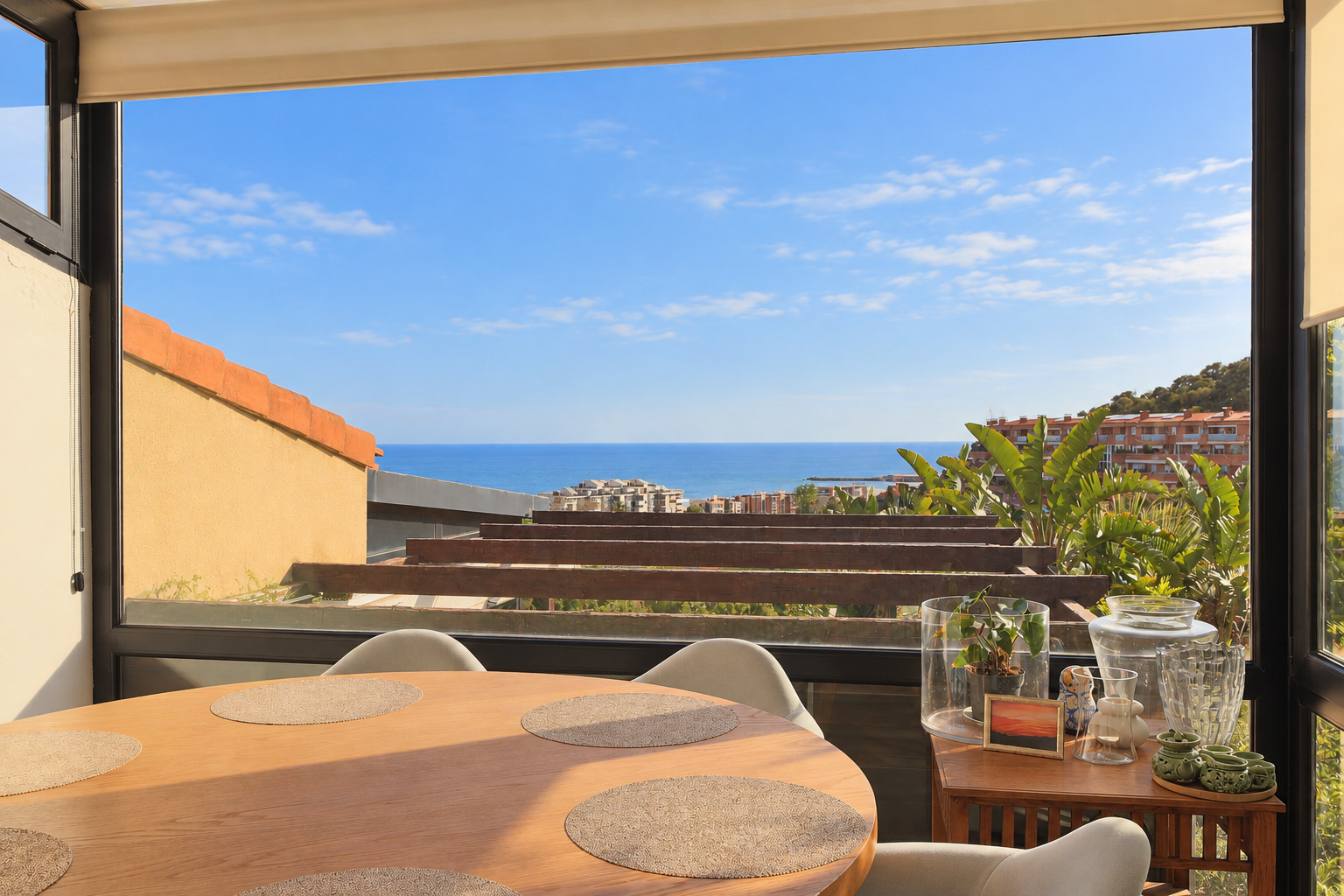 Casa pareada con vistas al mar en venta en Les Botigues de Sitges