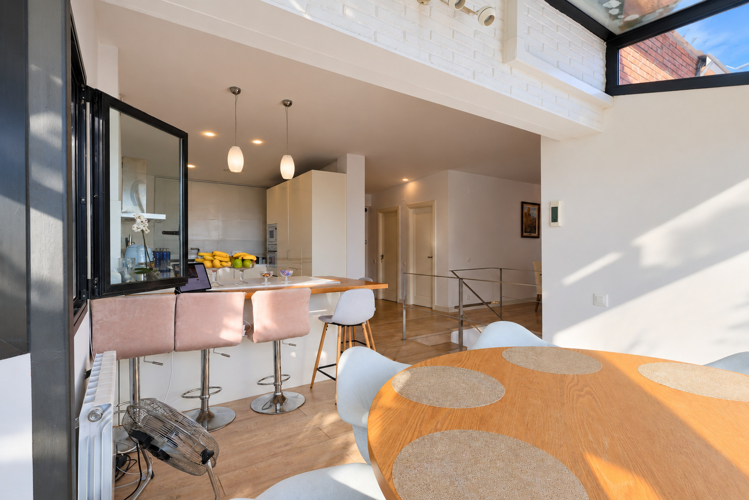 Casa pareada con vistas al mar en venta en Les Botigues de Sitges