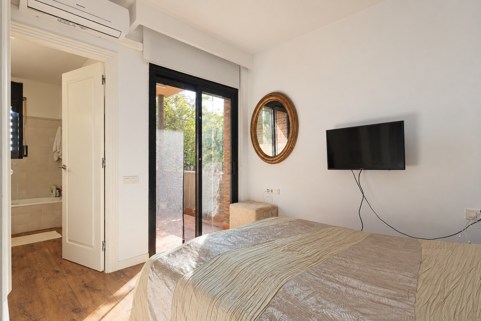 Casa pareada con vistas al mar en venta en Les Botigues de Sitges