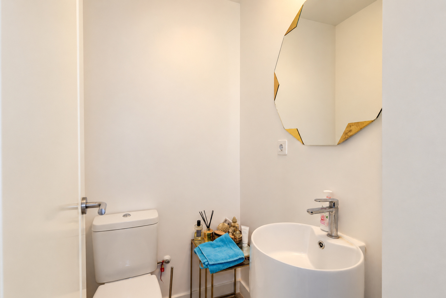 Casa pareada con vistas al mar en venta en Les Botigues de Sitges