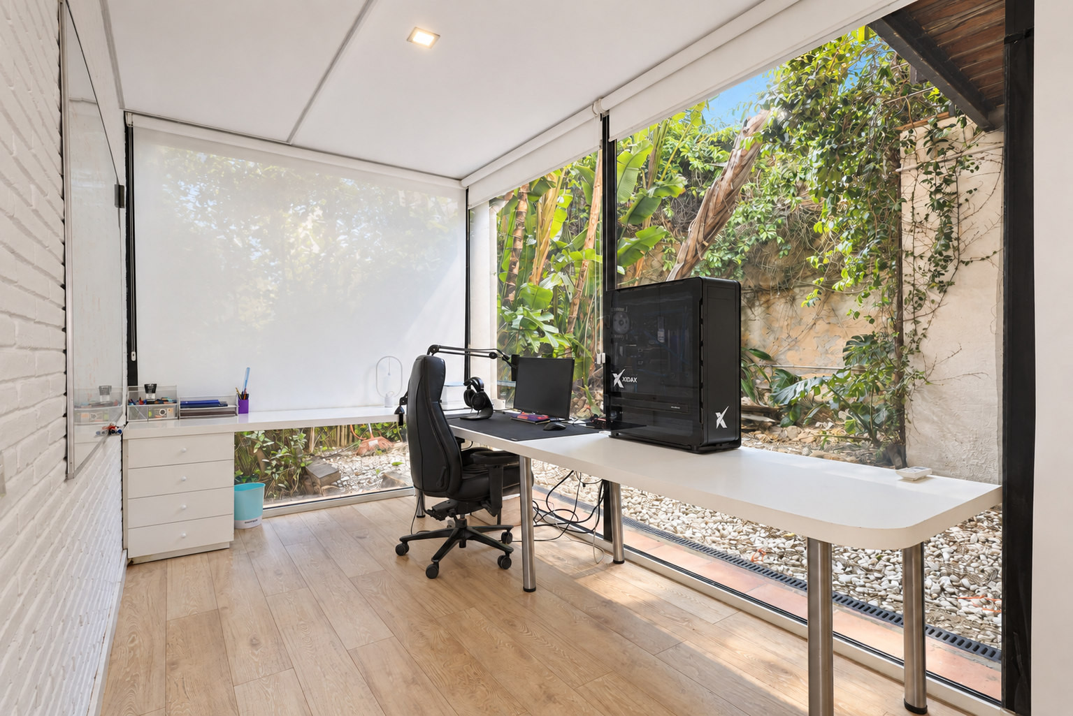 Casa pareada con vistas al mar en venta en Les Botigues de Sitges