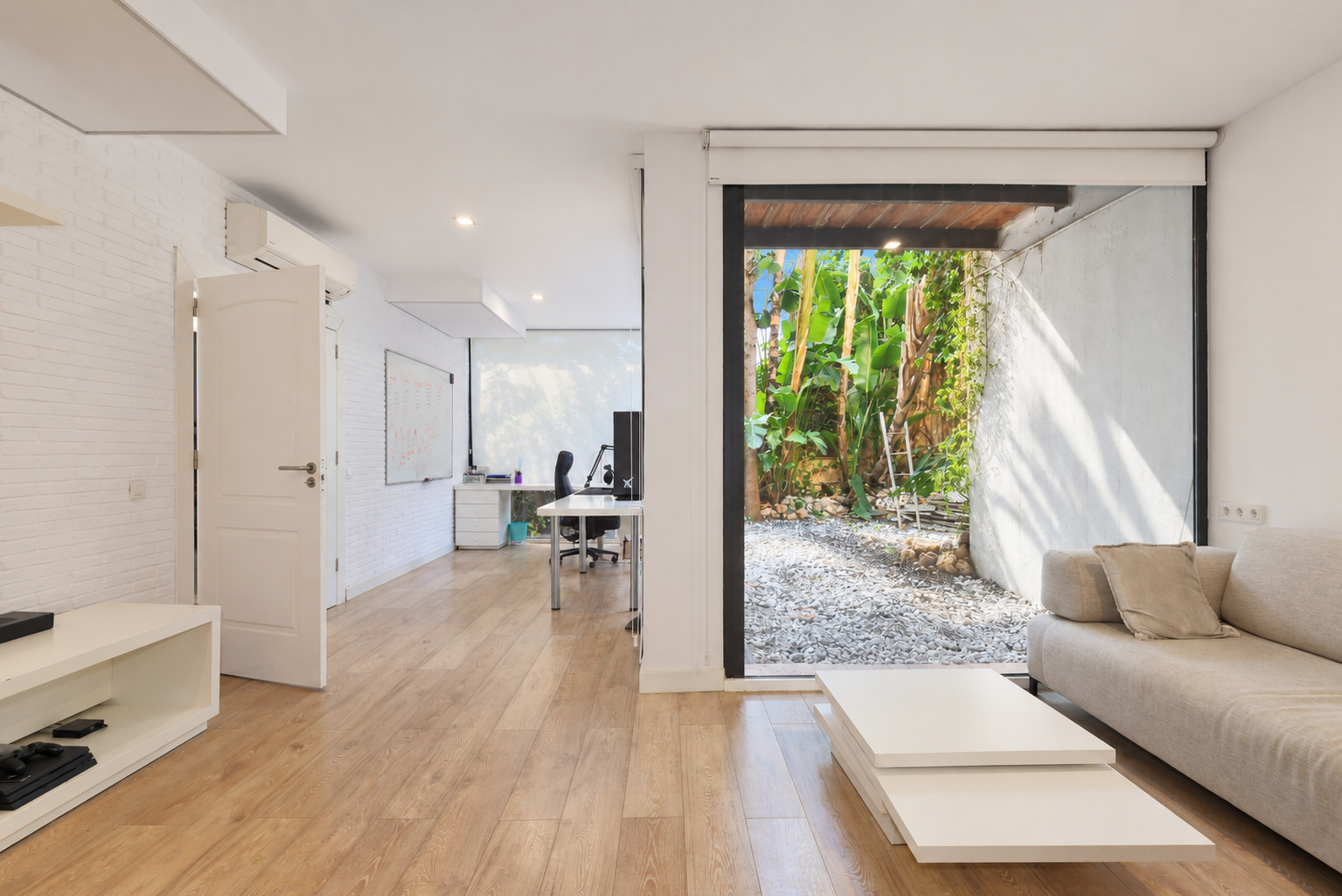 Casa pareada con vistas al mar en venta en Les Botigues de Sitges