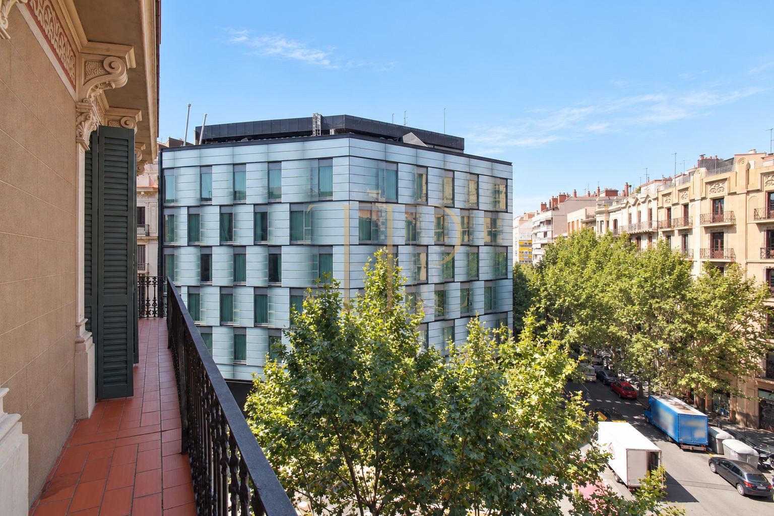 Piso con balcón en el centro de Barcelona — Alquilado