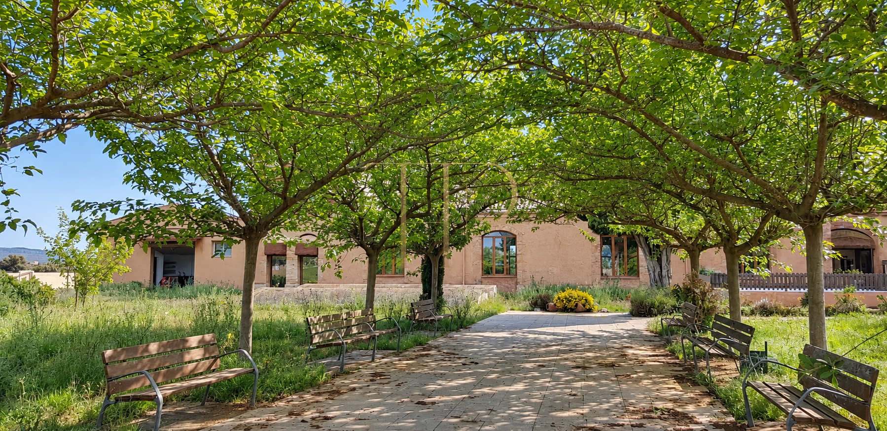 Finca histórica con proyecto hotelero en el Penedès — vendida