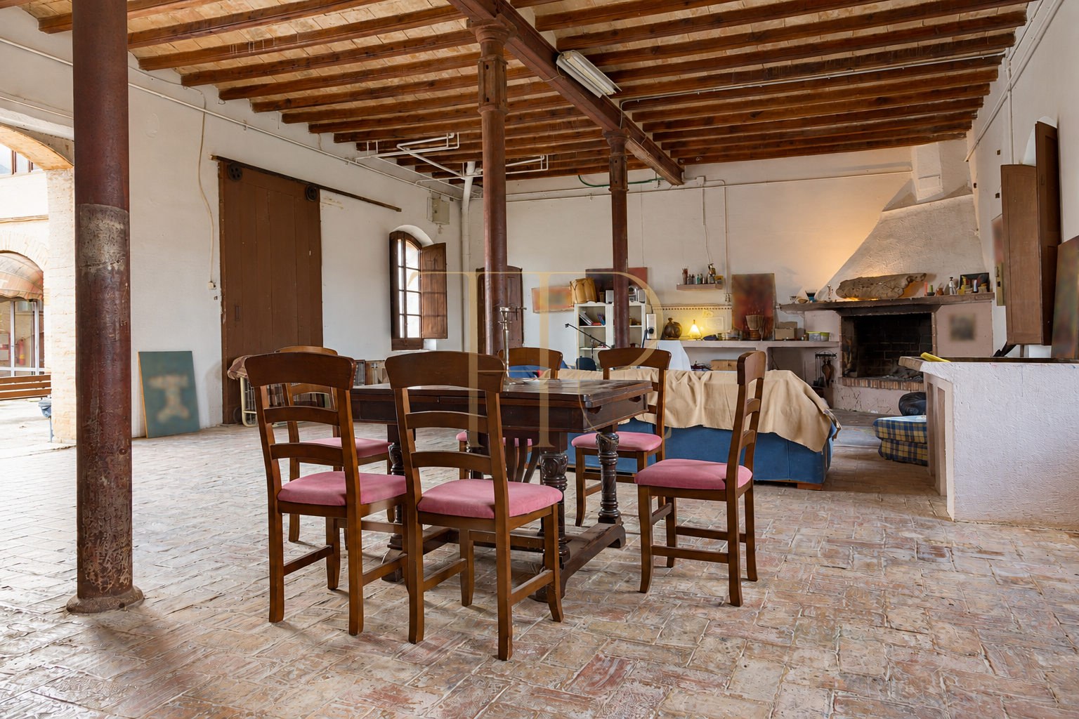 Finca histórica con proyecto hotelero en el Penedès — vendida
