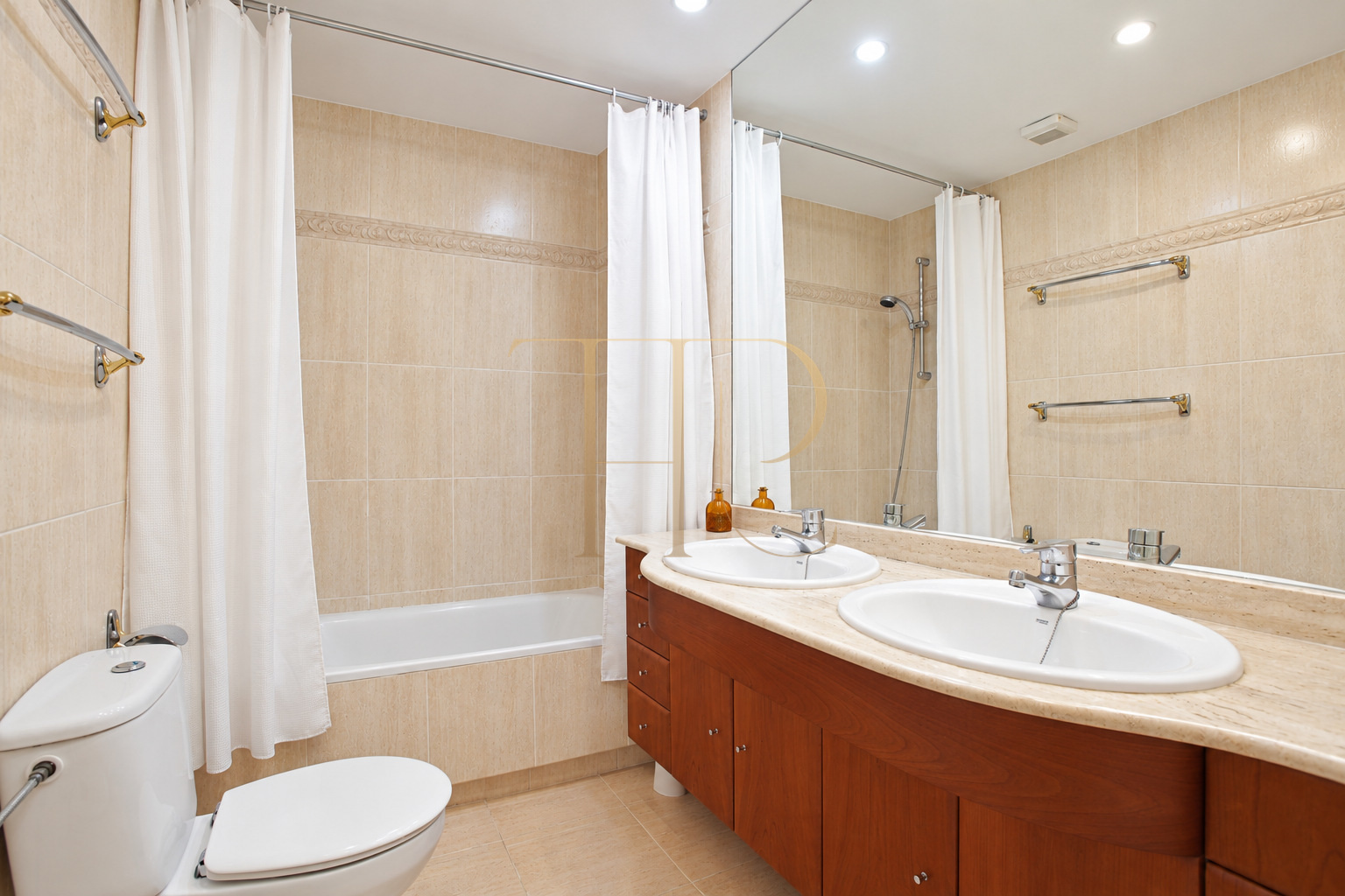 Casa adosada con piscina privada en Camp d’en Grassot, Gràcia