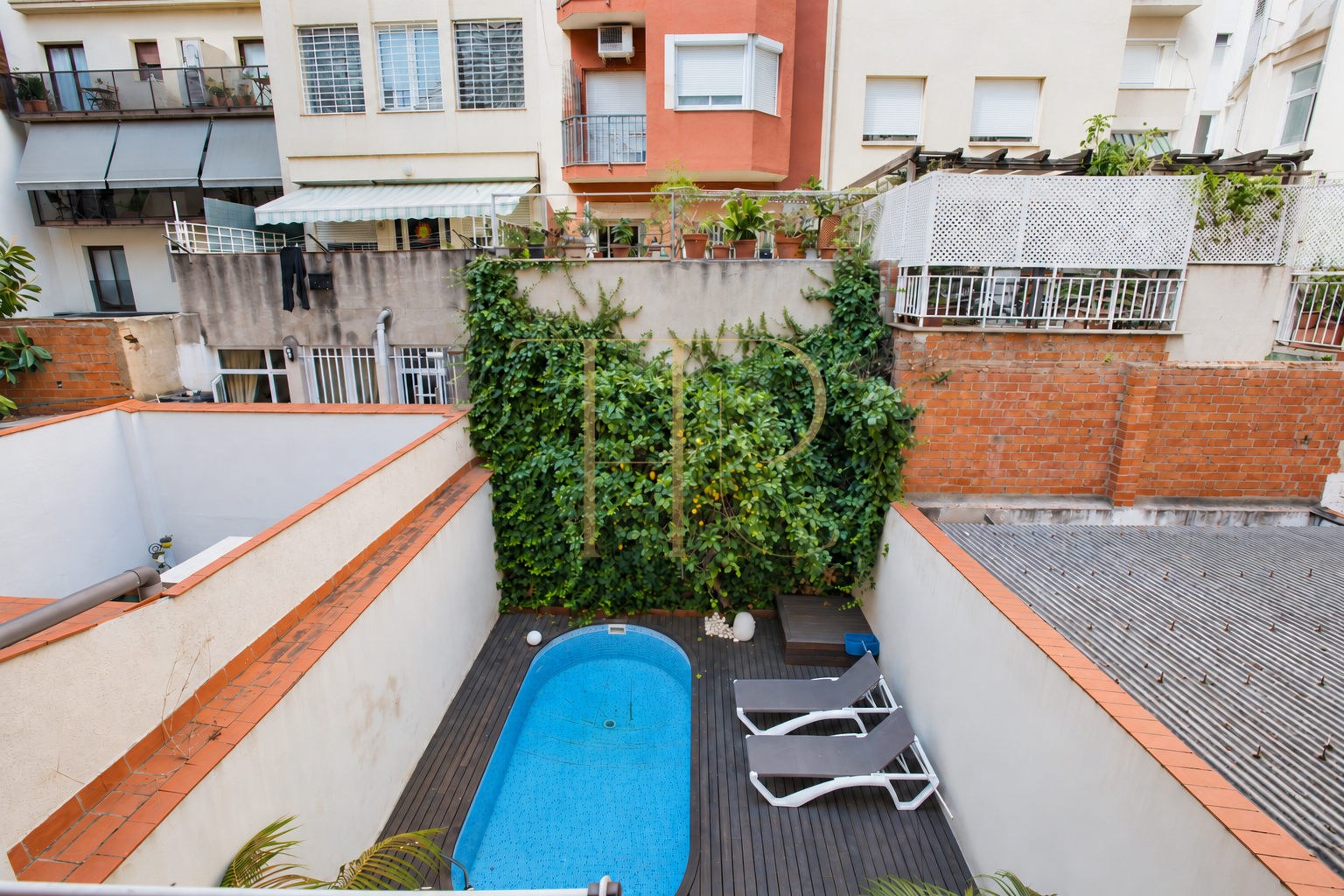 Casa adosada con piscina privada en Camp d’en Grassot, Gràcia