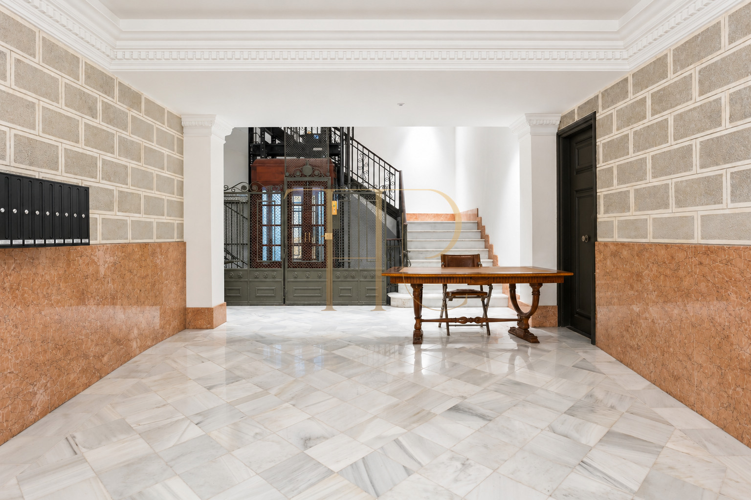 Piso reformado en el centro histórico de Barcelona · Vendido