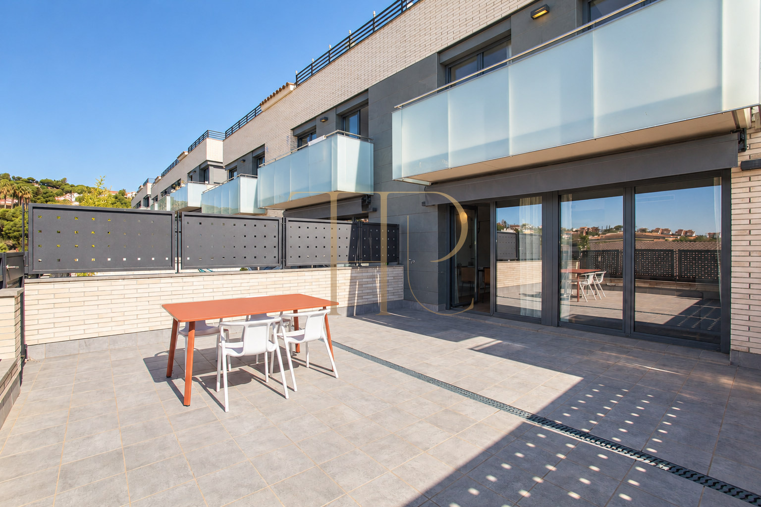Adosado con terrazas y piscina comunitaria en Teià